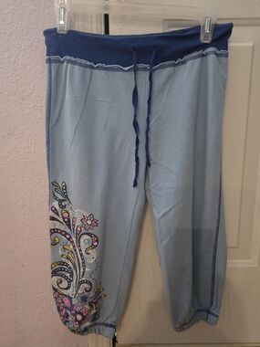 Hide & Seek Small Womens Light Blue Drawstring Capri Pants with Floral Print